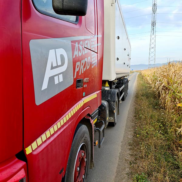 Camioane articulate transport cereale și agregate